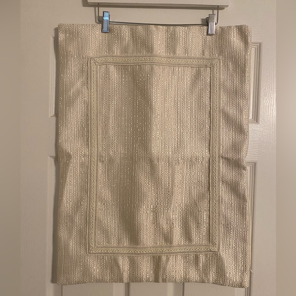 Michael Amini.Harlow.Textured Cream Pillow Shams with Border.Zip.NWOT. Set of 2.